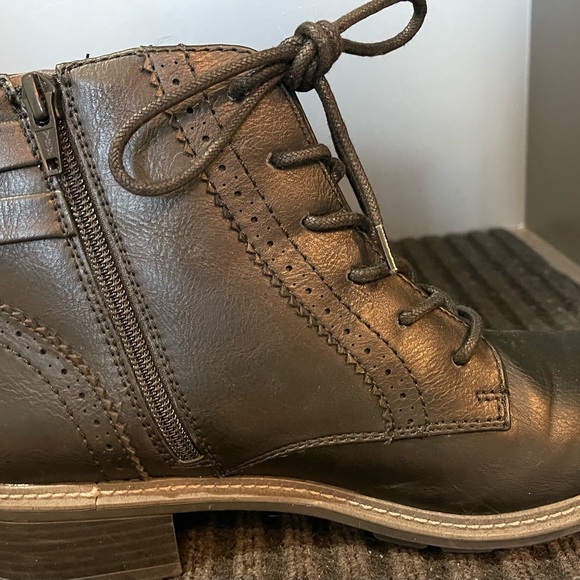 Women’s Cliffs boots size 8 1/2 medium - Picture 10 of 13